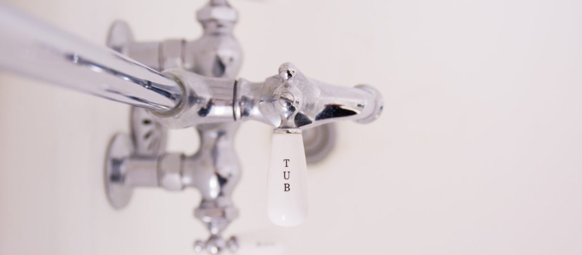Pros-and-Cons-in-Bathroom-Faucet-Design