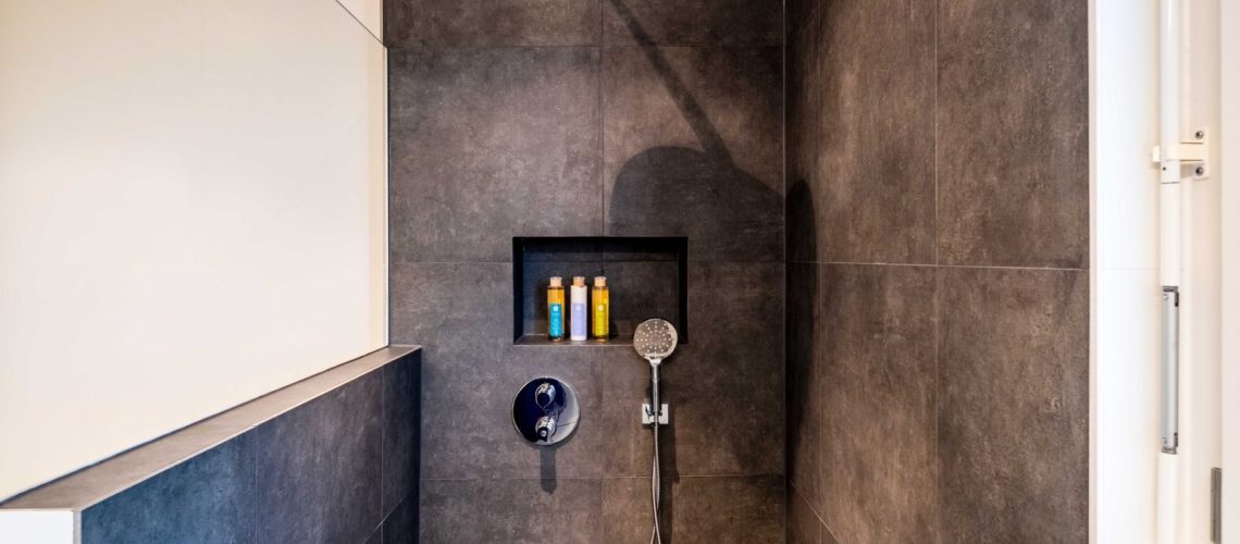 The Pros of Open Concept Showers