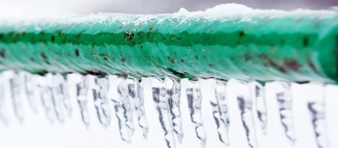 how to keep pipes from freezing